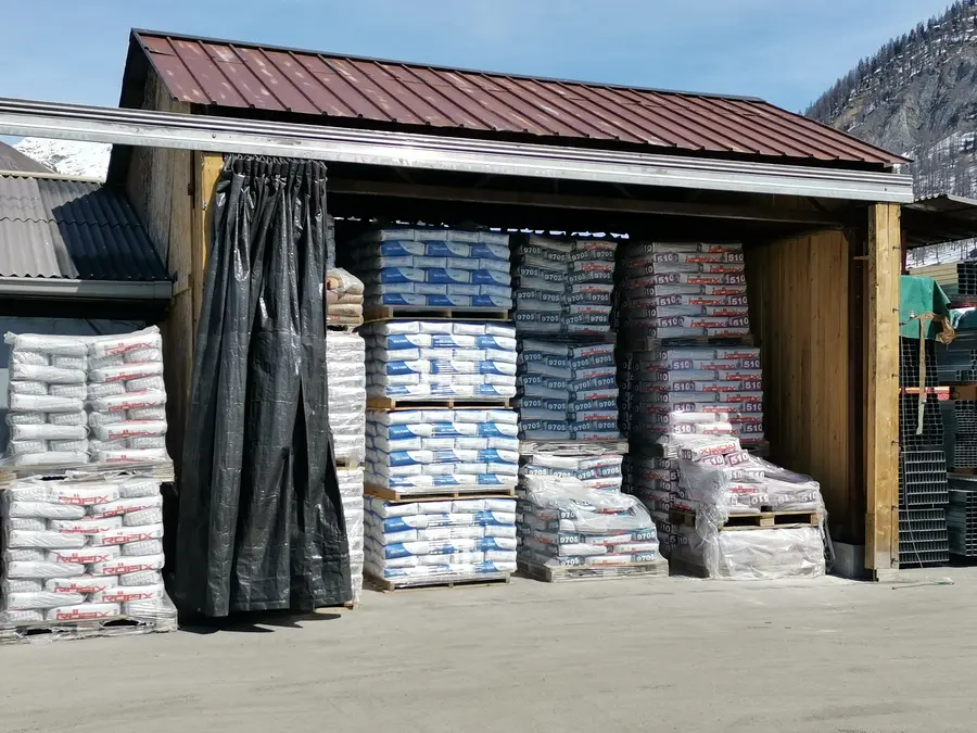 Scorte di materiali edili per privati e imprese in Valtellina
