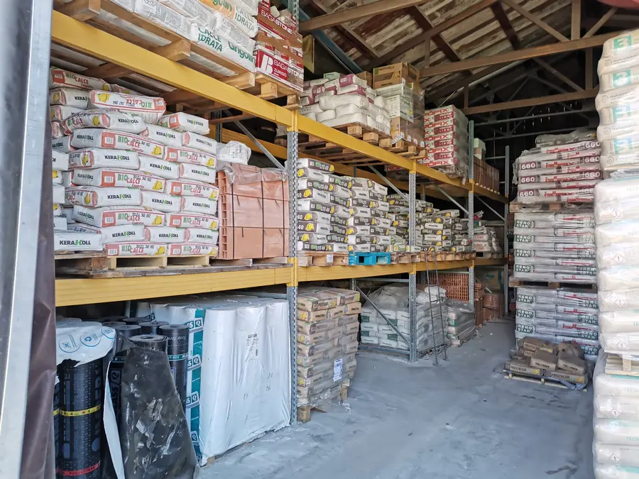 Magazzino LOGA con materiali edili selezionati per cantiere